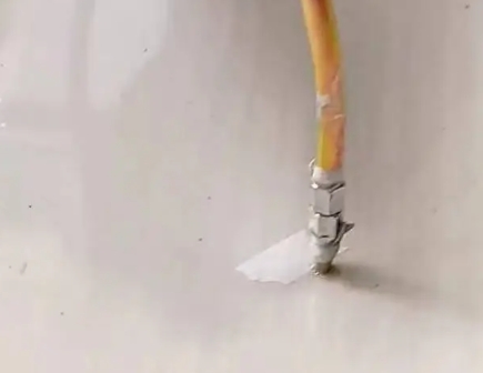 山南瓷砖空鼓维修公司专业解答在瓷砖铺贴过程中，如果使用的砂料过粗（如全部使用了粗砂），可能会导致以下问题